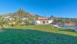 Вилла за 1 545 000 евро в Бенальмадене, Испания