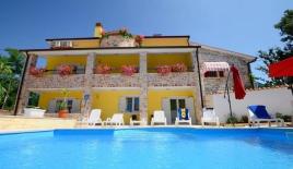 Отель, гостиница за 750 000 евро в Порече, Хорватия