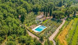 Дом за 1 850 000 евро в Корчано, Италия