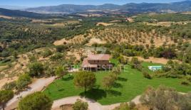 Дом за 1 100 000 евро в Паникале, Италия