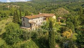 Дом за 790 000 евро в Умбертиде, Италия