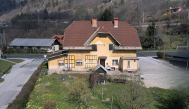 Дом за 178 000 евро в Есенице, Словения