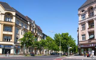 Смотреть видео Жилая недвижимость Германии: доход вашему дому