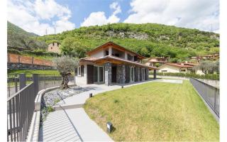 Вилла за 1 650 000 евро у озера Комо, Италия