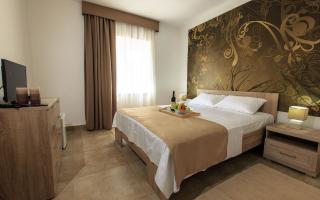 Отель, гостиница за 420 000 евро в Сутоморе, Черногория