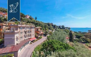 Отель, гостиница за 4 140 000 евро в Леричи, Италия