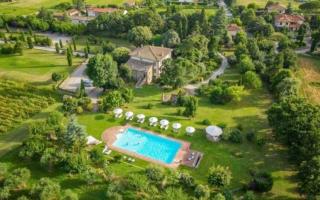 Отель, гостиница за 3 200 000 евро в Кортоне, Италия