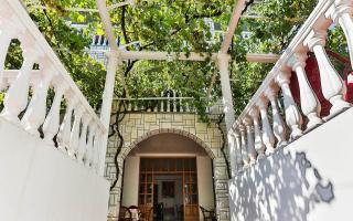 Отель, гостиница за 570 000 евро в Сутоморе, Черногория