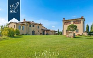 Вилла за 1 950 000 евро в Креспине, Италия