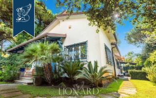 Вилла в Форте деи Марми, Италия (цена по запросу)