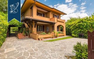 Вилла в Форте деи Марми, Италия (цена по запросу)