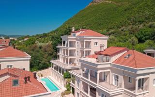 Квартира за 530 000 евро в Херцег-Нови, Черногория