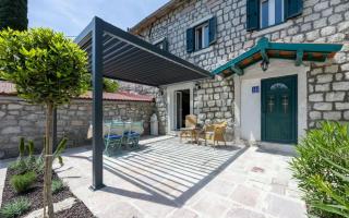 Дом за 410 000 евро в Каменари, Черногория