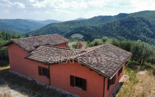 Дом за 195 000 евро в Губбио, Италия