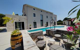 Вилла за 1 560 000 евро в Порече, Хорватия