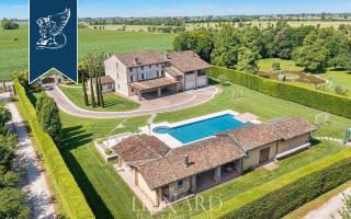 Вилла за 1 970 000 евро в Мантуе, Италия