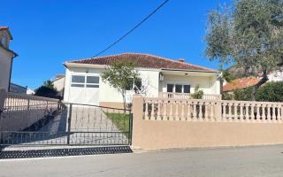 Вилла за 400 000 евро в Тивате, Черногория