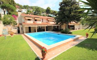 Вилла за 1 500 000 евро на Льорет-де-Мар, Испания