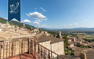 Апартаменты за 3 800 000 евро в Ассизи, Италия