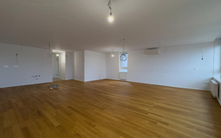 Квартира за 445 000 евро в Любляне, Словения