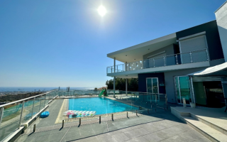 Квартира за 2 100 000 евро в Айос-Атанасиосе, Кипр