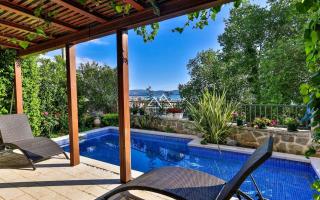 Вилла за 840 000 евро в Тивате, Черногория