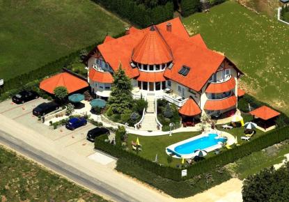 Отель, гостиница за 1 630 160 евро в Хевизе, Венгрия