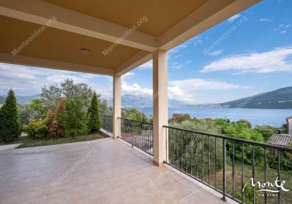 Вилла за 540 000 евро в Дженовичах, Черногория