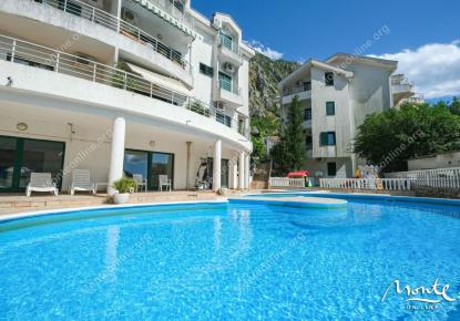 Отель, гостиница за 328 000 евро в Рисане, Черногория