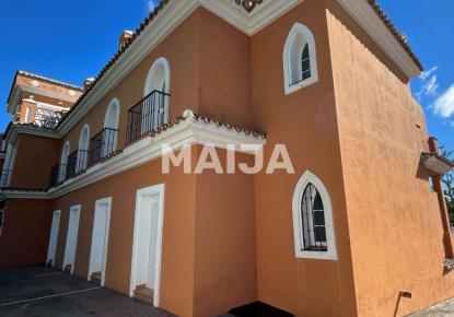 Коммерческая недвижимость за 2 800 000 евро в Эстепоне, Испания