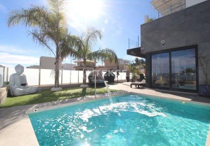 Вилла за 650 000 евро в Торревьехе, Испания