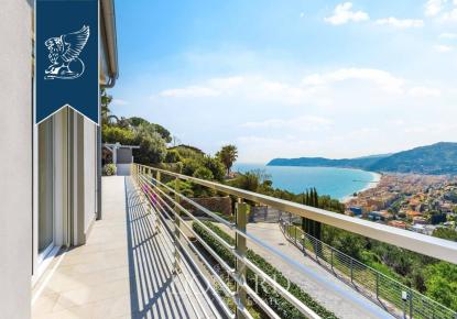 Вилла за 1 950 000 евро в Алассио, Италия