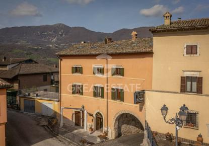 Таунхаус за 1 350 000 евро в Сполето, Италия