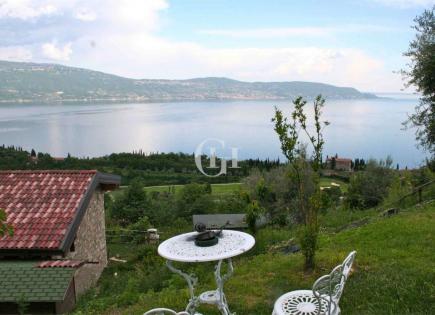 Вилла за 1 400 000 евро у озера Гарда, Италия