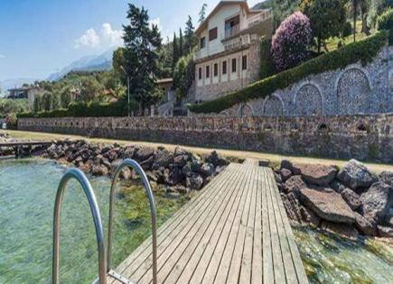 Вилла за 1 550 000 евро у озера Гарда, Италия