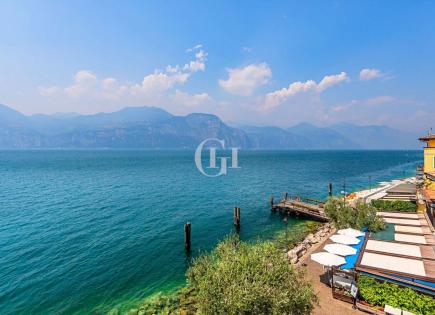 Отель, гостиница за 2 250 000 евро у озера Гарда, Италия