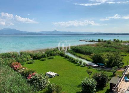 Квартира за 870 000 евро у озера Гарда, Италия