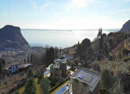 Вилла за 1 150 000 евро у озера Гарда, Италия