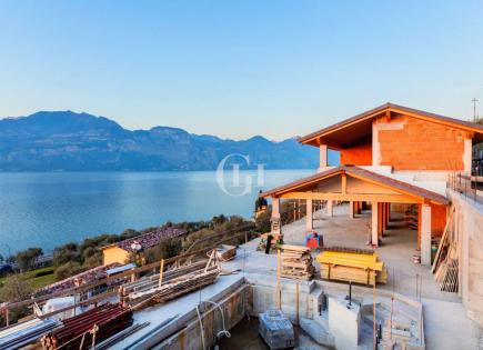 Вилла за 2 950 000 евро у озера Гарда, Италия