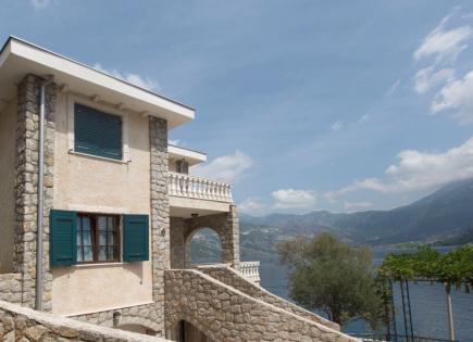 Коммерческая недвижимость за 690 000 евро в Каменари, Черногория
