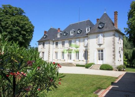 Замок за 1 470 000 евро в Пуату-Шаранта, Франция