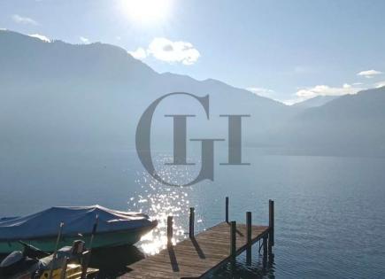 Вилла за 1 700 000 евро на озере Лугано, Италия