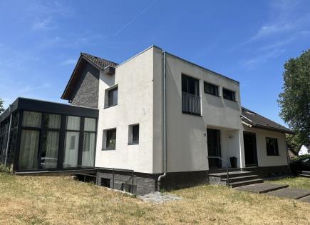 Дом за 590 000 евро в Эммерих-ам-Райне, Германия