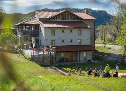 Отель, гостиница за 595 000 евро в Словении
