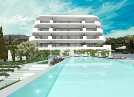 Апартаменты за 879 000 евро в Бенальмадене, Испания