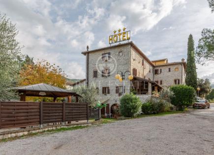 Отель, гостиница за 1 550 000 евро в Кампелло-суль-Клитунно, Италия