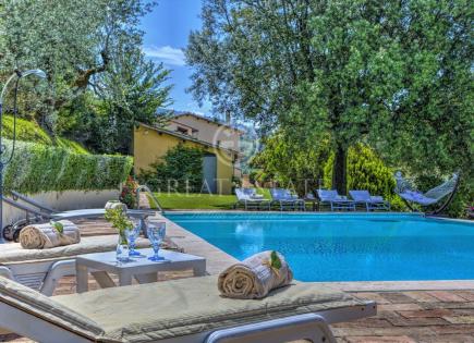 Дом за 1 380 000 евро в Фолиньо, Италия