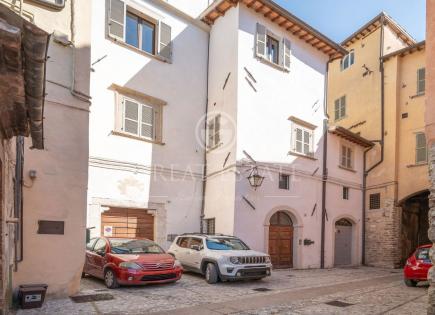 Апартаменты за 195 000 евро в Сполето, Италия