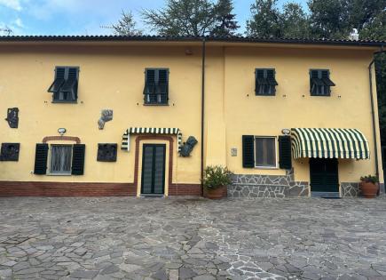 Дом за 1 600 000 евро в Монтекатини-Терме, Италия