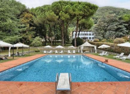 Отель, гостиница за 2 900 000 евро в Камайоре, Италия